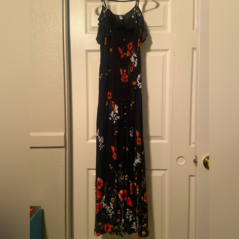 Maxi dress with flutter sleeves